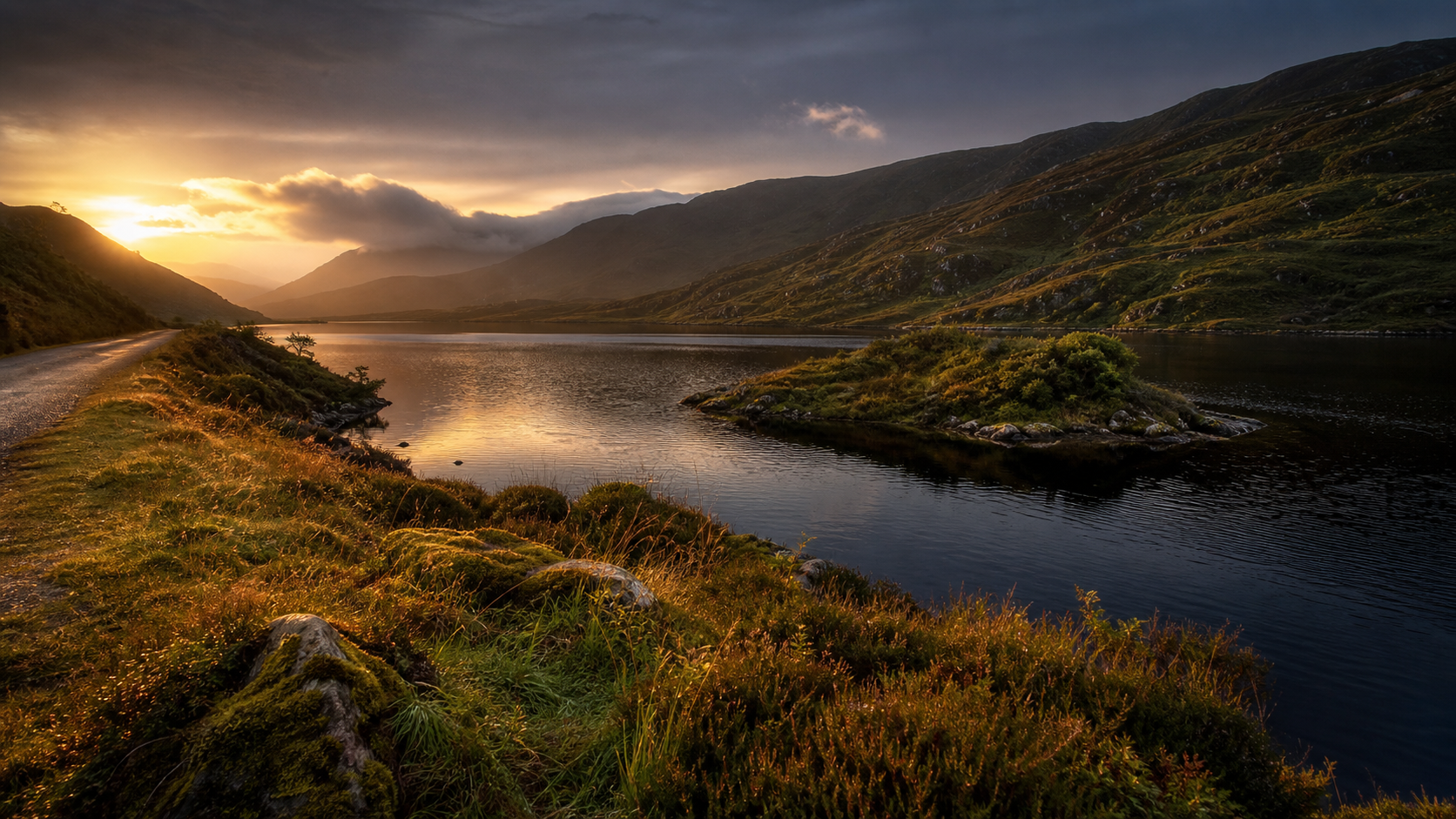 Loch Eilt avec îlot verdoyant, Highlands près de Fort William